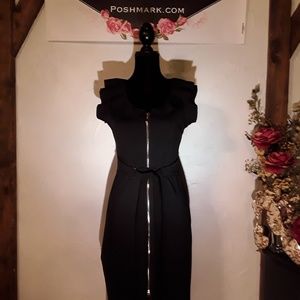 NEW Perfect Fashion black zip front dress. Size sm